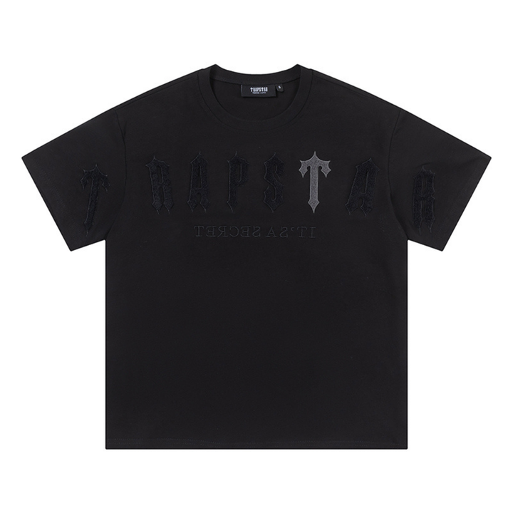 Trapstar Decoded Arch Triple Black Kurzes Set: Stylisches Streetwear Outfit Herren