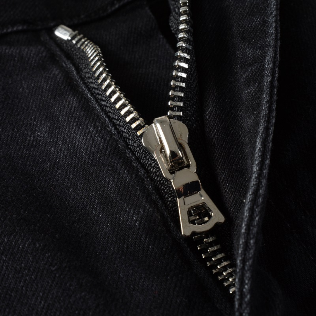 Amiri Marineblaue Sternen-Patch Jeans: Designer Denim mit Stretch Slim Fit