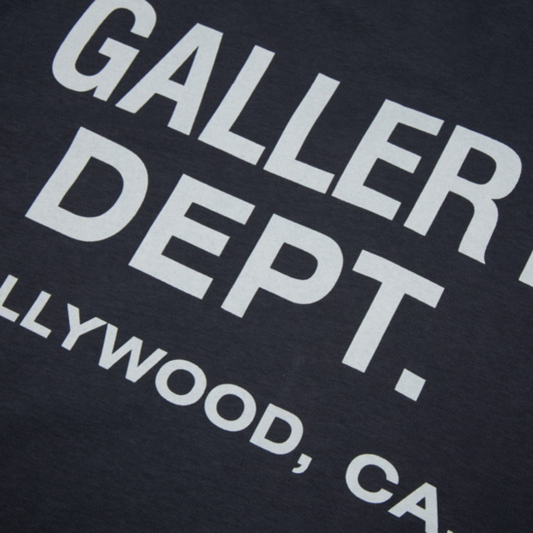 Exklusives Gallery Dept. Künstler T-Shirt Handgemachtes Streetwear Statement Baumwolle