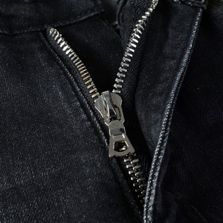 Amiri Logo Distressed Schwarze Jeans – Stylische Designer Denim für Herren