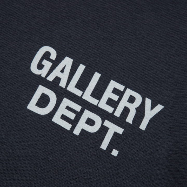 Exklusives Gallery Dept. Künstler T-Shirt Handgemachtes Streetwear Statement Baumwolle
