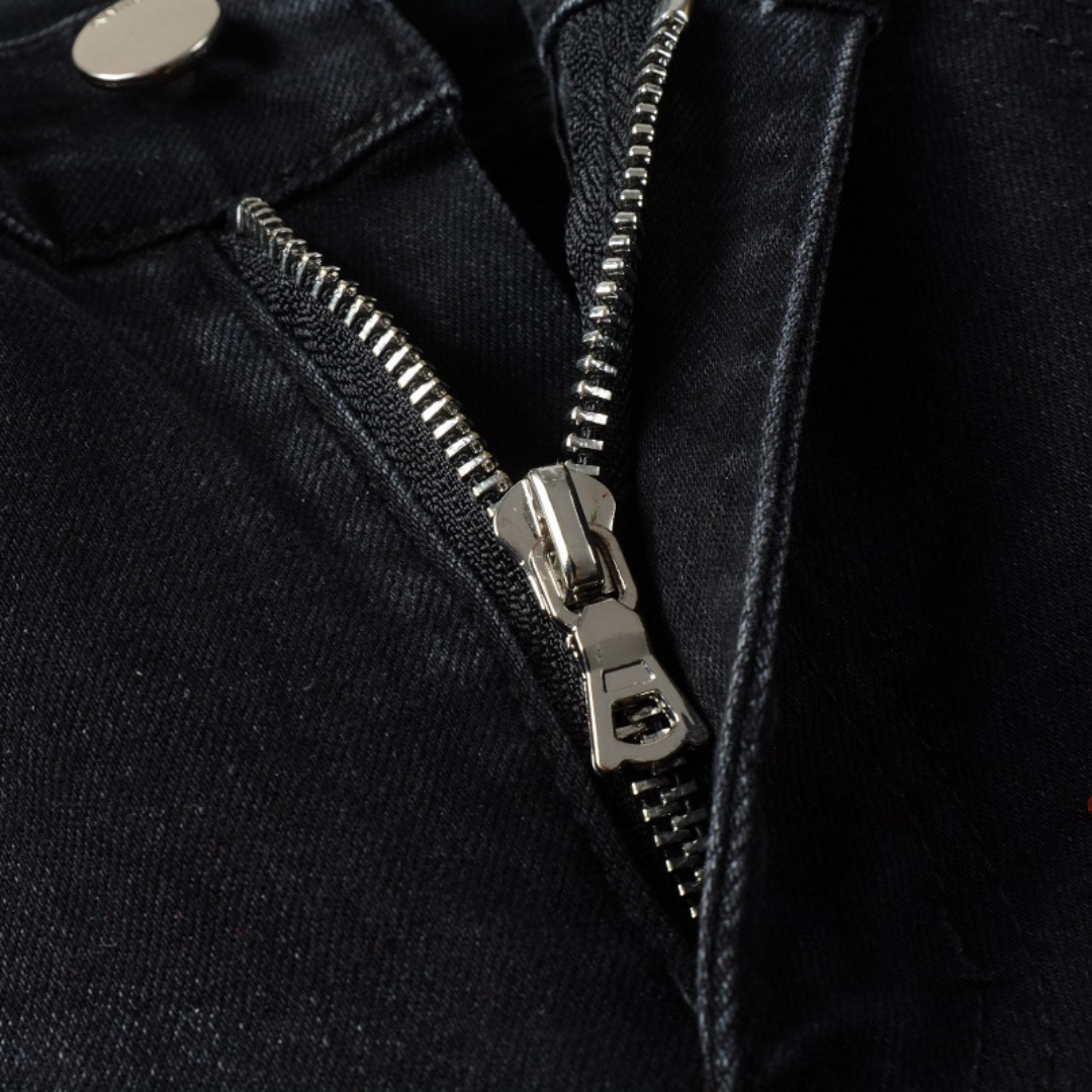 Amiri Rote Sternen-Patch Jeans: Luxuriöse Designer-Denim für Rock'n'Roll-Stil