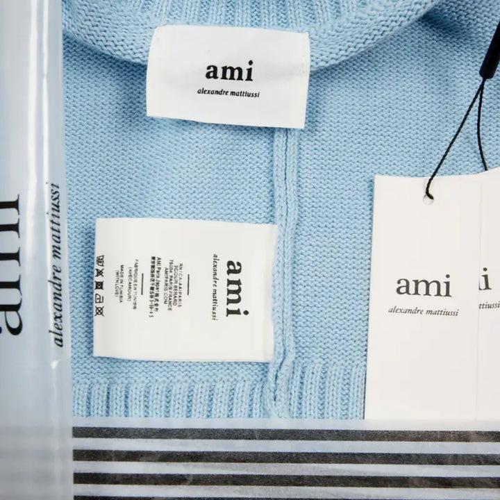 AMI Paris Unisex Merinowolle Strickpullover mit Herz-Logo – Luxuriöser Komfort und Stil