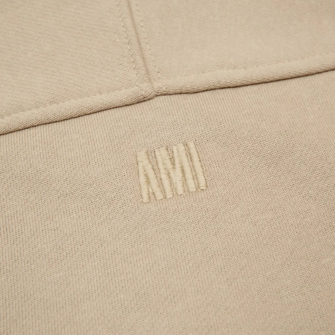 Luxuriöser AMI Paris Marken Hoodie: Premium Qualität, Zeitloses Design & Hoher Komfort