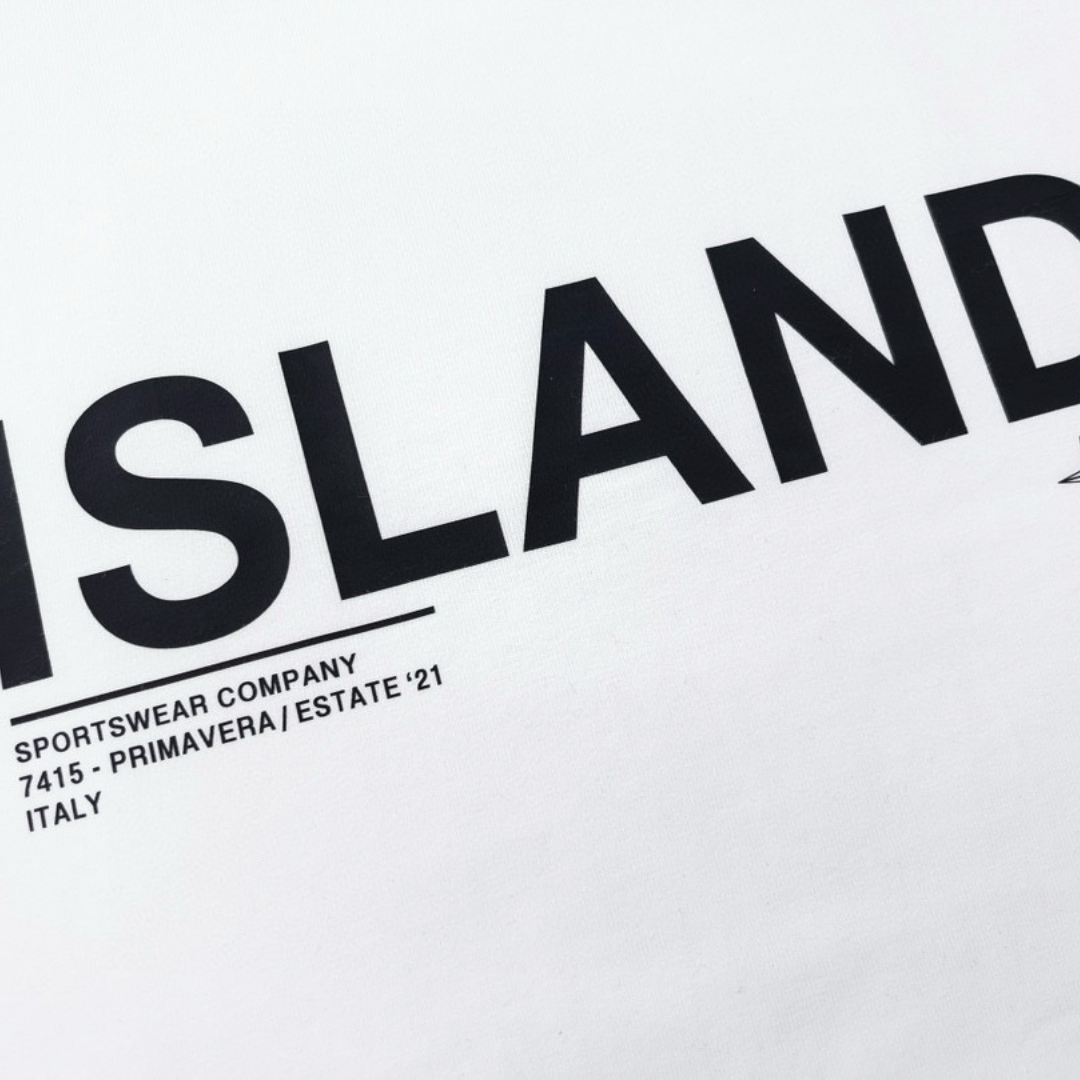 Stone Island Polychromatisches T-Shirt: Innovatives Design, Ikonisches Branding, Premium Baumwolle