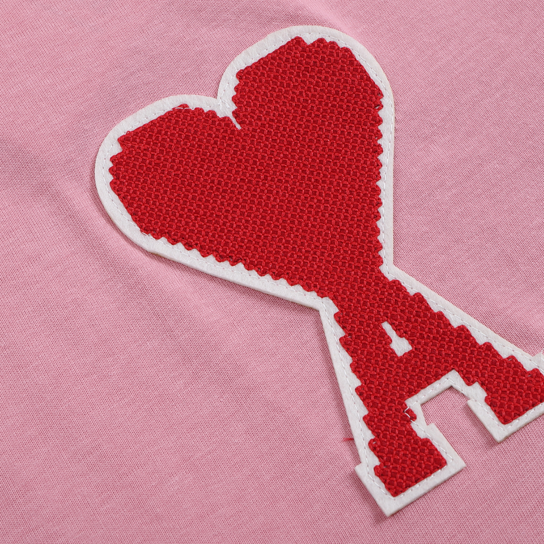 AMI Paris Unisex T-Shirt – Hochwertige Baumwolle mit Herz-Logo für stilvollen Komfort