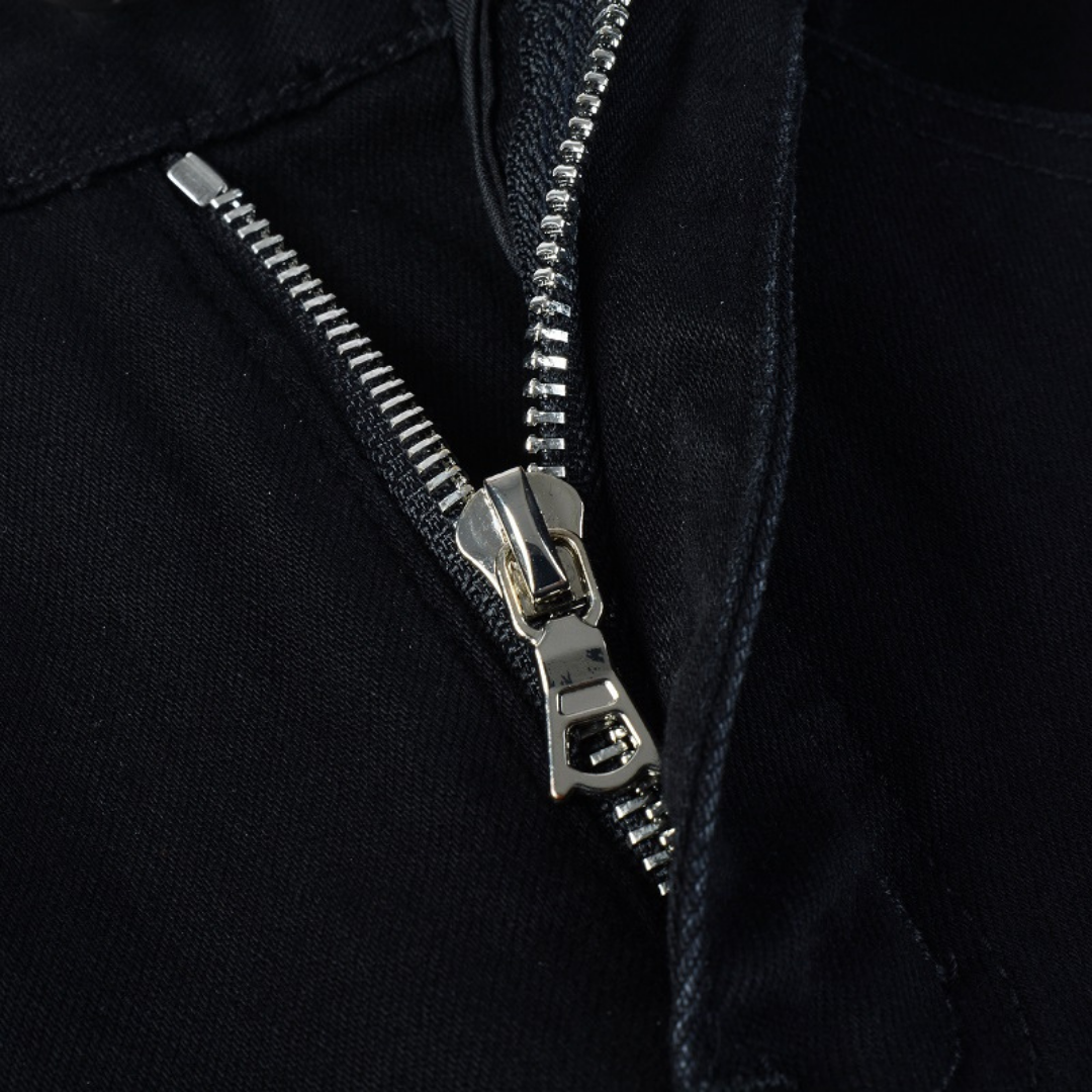 Amiri Luxus Schwarze Camouflage Jeans für Männer – Stylisch, Robust & Exklusiv