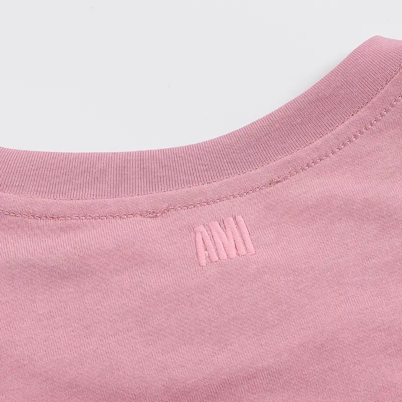 AMI Paris Unisex T-Shirt – Hochwertige Baumwolle mit Herz-Logo für stilvollen Komfort
