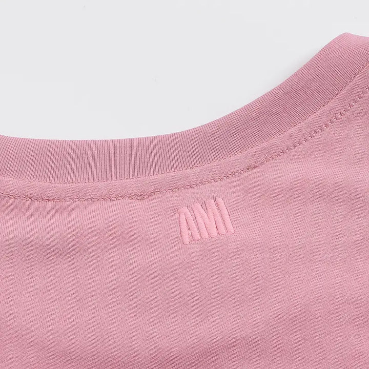 AMI Paris Unisex T-Shirt – Hochwertige Baumwolle mit Herz-Logo für stilvollen Komfort