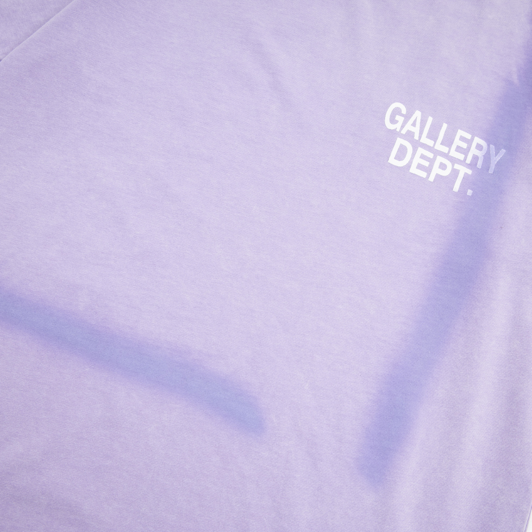 Gallery Dept. Deconstructed Streetwear T-Shirt: Handgemachtes Baumwoll-Shirt im Vintage-Look