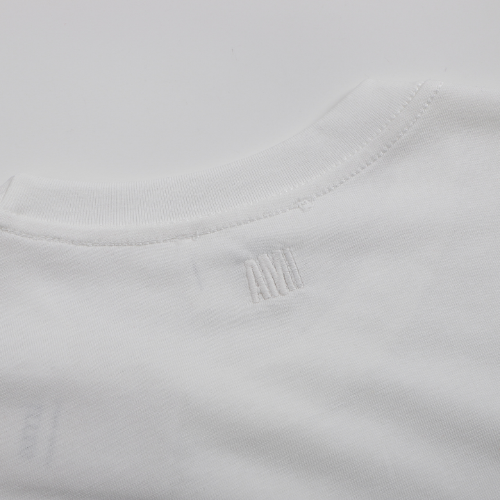 AMI Paris Unisex Baumwoll-T-Shirt mit gesticktem Herz-Logo – Stilvoller Pariser Chic