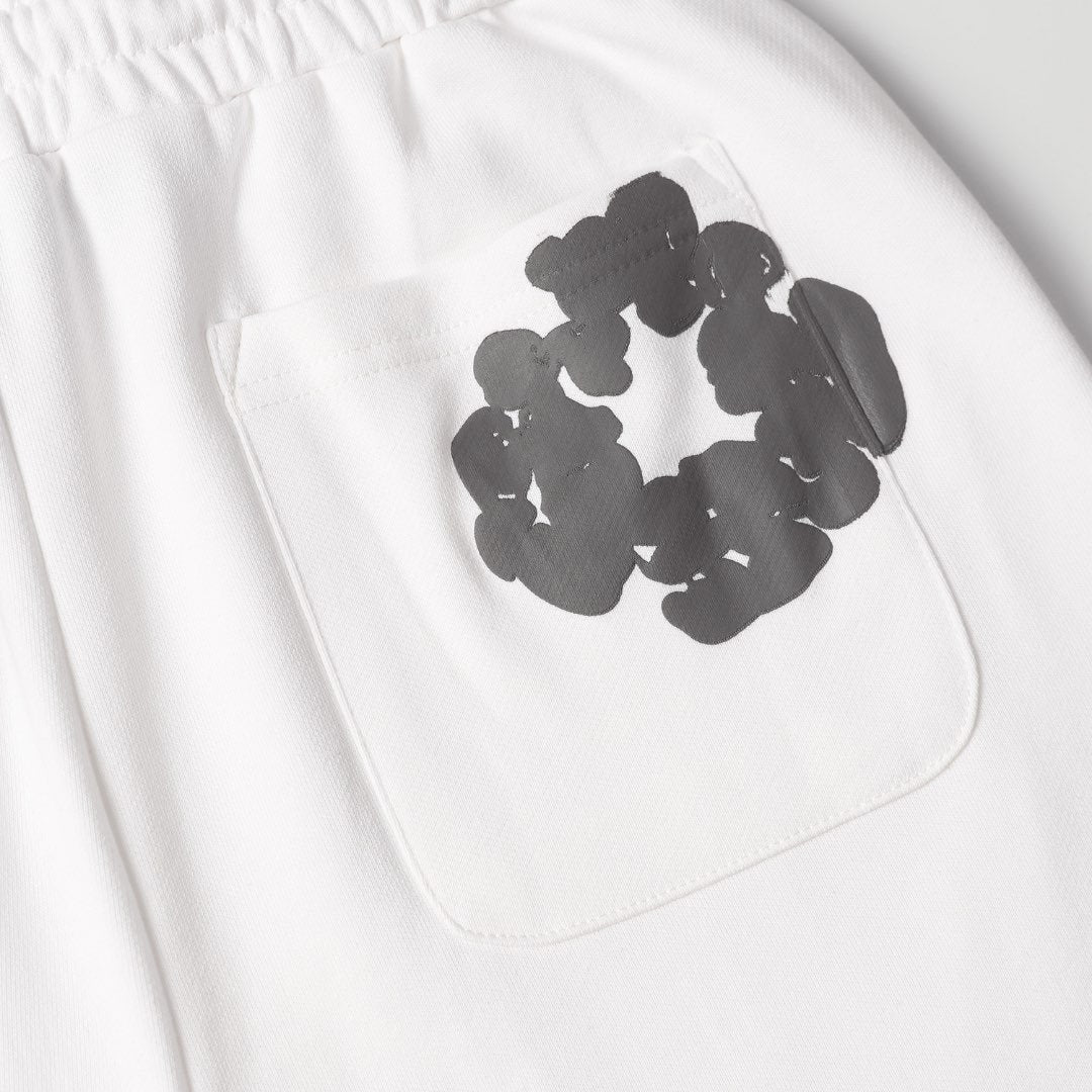 Denim Tears Stylisches Weiß-Graues Short-Set: Cooler Look für entspannte Tage