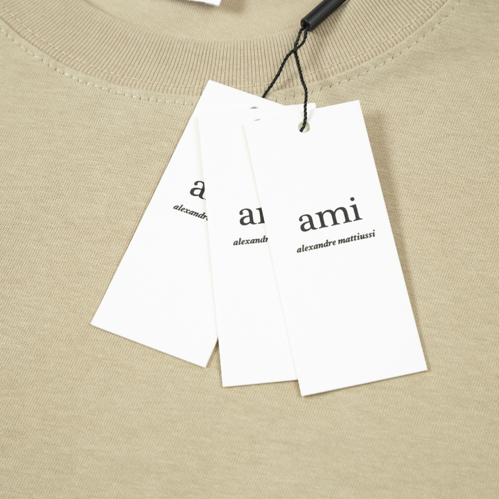 AMI Paris Unisex Baumwoll T-Shirt mit Herz-Logo – Luxuriöser Designer Komfort