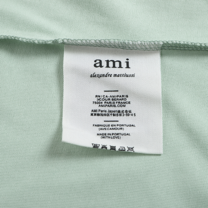 AMI Paris Baumwoll T-Shirt mit Herz-Logo, stilvoll, bequem für Freizeit