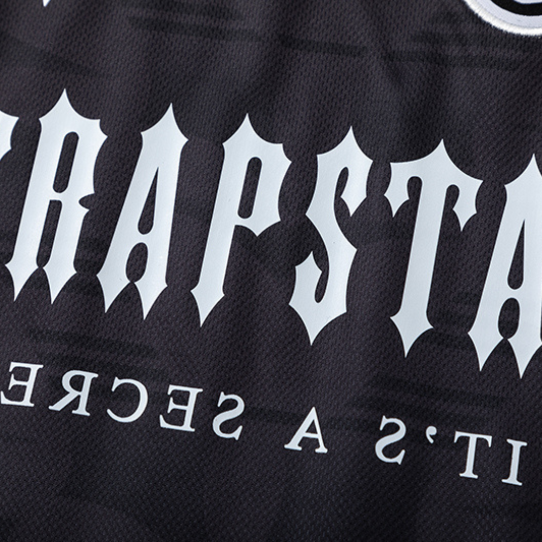 Trapstar Irongate Gradient Triple Black T-Shirt: Exklusives Streetwear Baumwollshirt für Herren