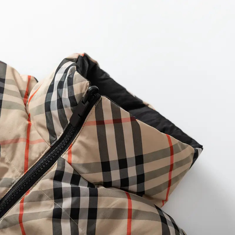Luxuriöse Burberry Designer Jacke: Zeitloser Britischer Stil mit Hochwertiger Verarbeitung