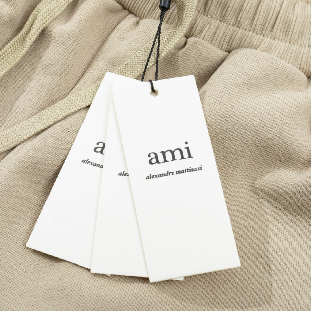 AMI Paris Shorts – Eleganter, Zeitloser Komfort für den stilvollen Sommer
