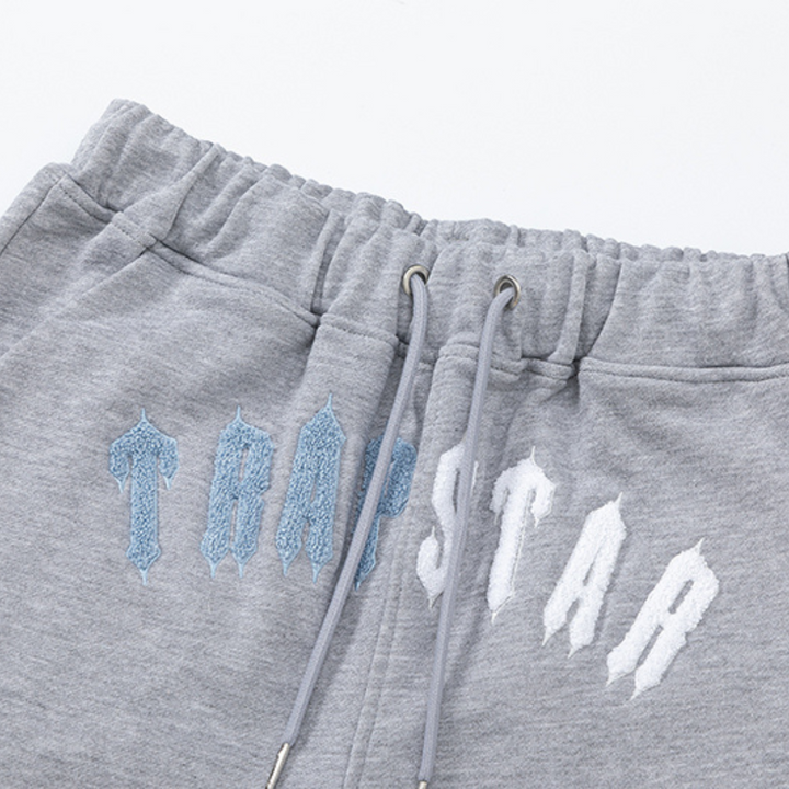 Trapstar Irongate Arch Chenille Shorts Set Grau - Luxuriöser Streetwear Freizeitanzug