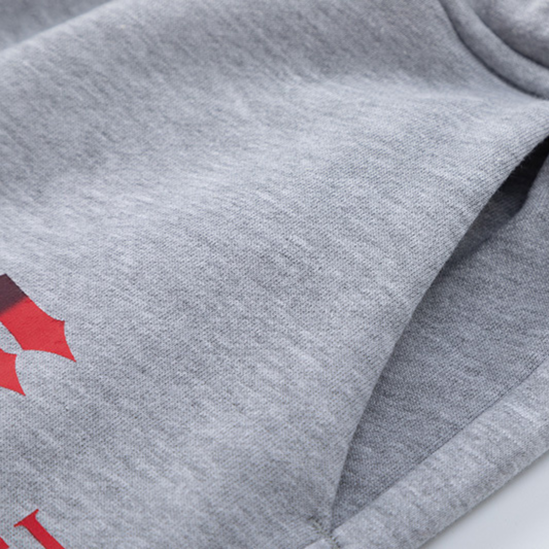 Trapstar Decoded Kurzset Weiß-Rot: Stylisches Streetwear-Outfit für Herren