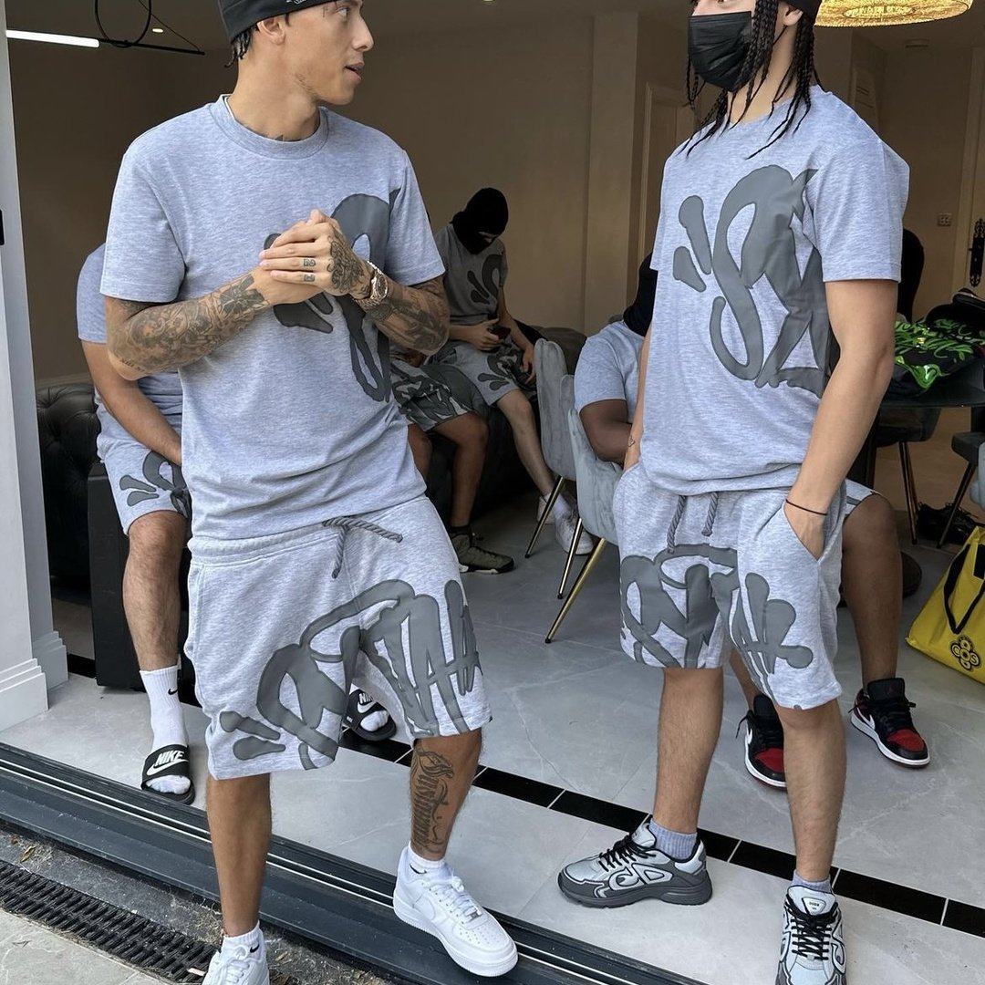 Syna World Grauer Logo Trainingsanzug Set: Ultimativer Streetwear Komfort & Stil