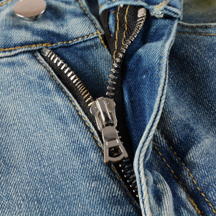 Amiri Rote Diamant-Patch Jeans: Luxuriöse Designer Denim mit Stretch Slim Fit