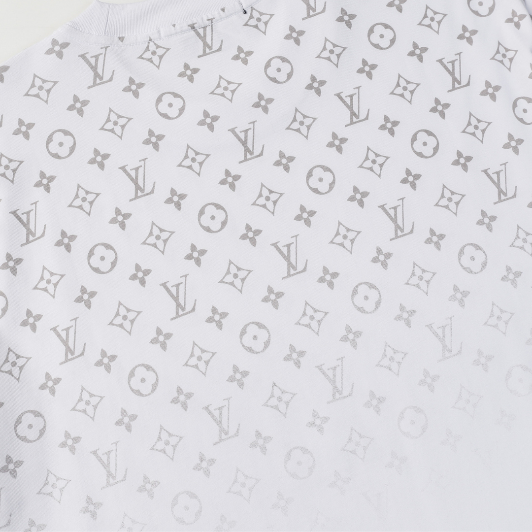Luxuriöses Louis Vuitton Herren T-Shirt – Ikonisches Monogramm-Design Baumwolle