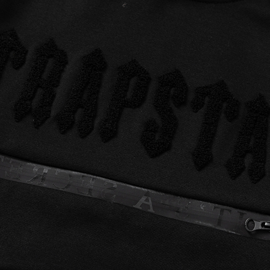 Trapstar Decoded 2.0 Kapuzen-Trainingsanzug Dreifach Schwarz – Stilvoller Streetwear Freizeitanzug