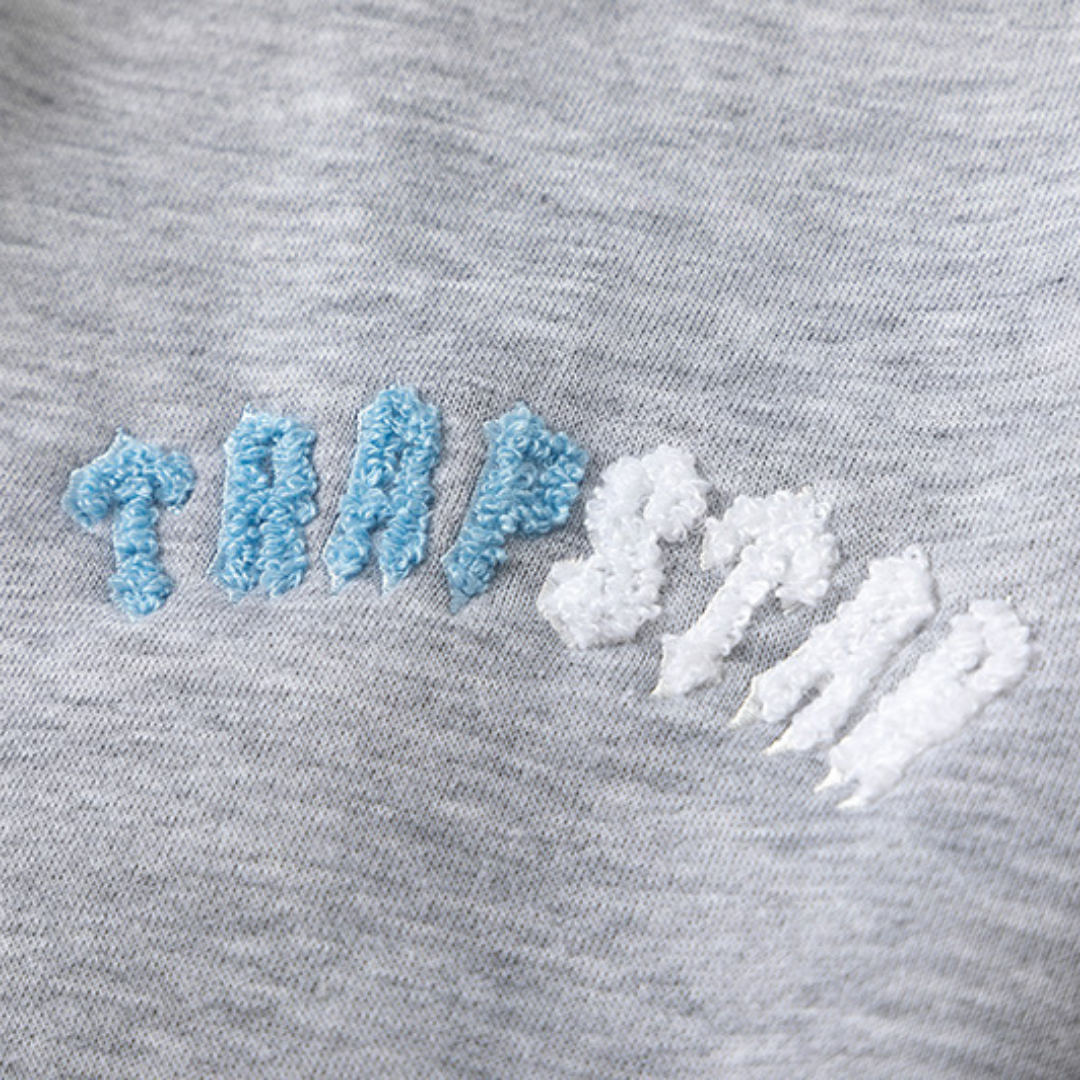 Trapstar Irongate Arch Ice Chenille Trainingsanzug Grau – Luxuriöser Freizeit-Zweiteiler Herren
