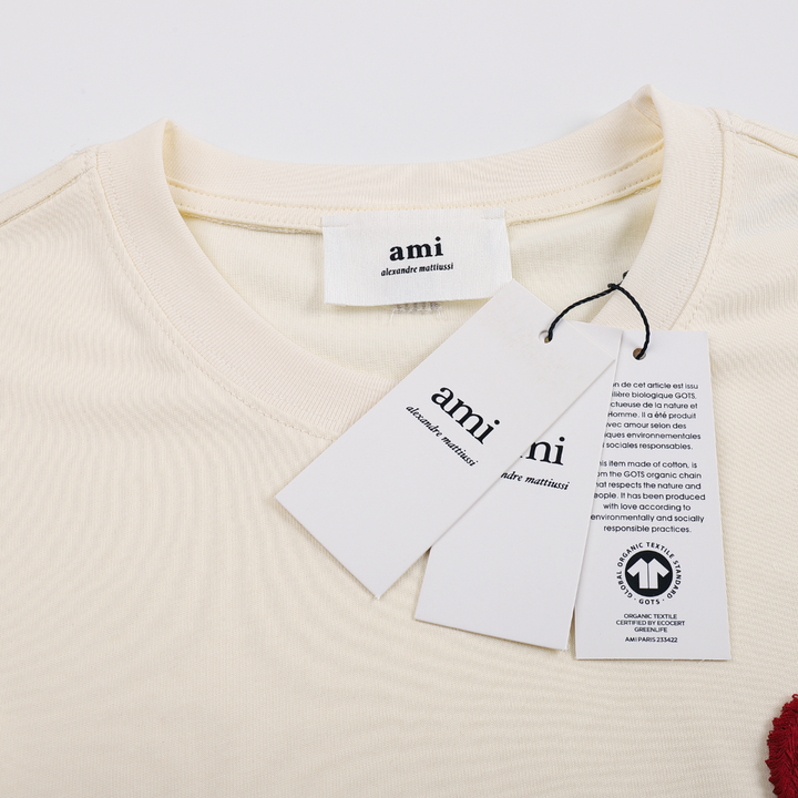 AMI Paris Baumwoll T-Shirt Herren: Stilvoll, Bequem, Herzlogo Design, Zeitlos Elegant