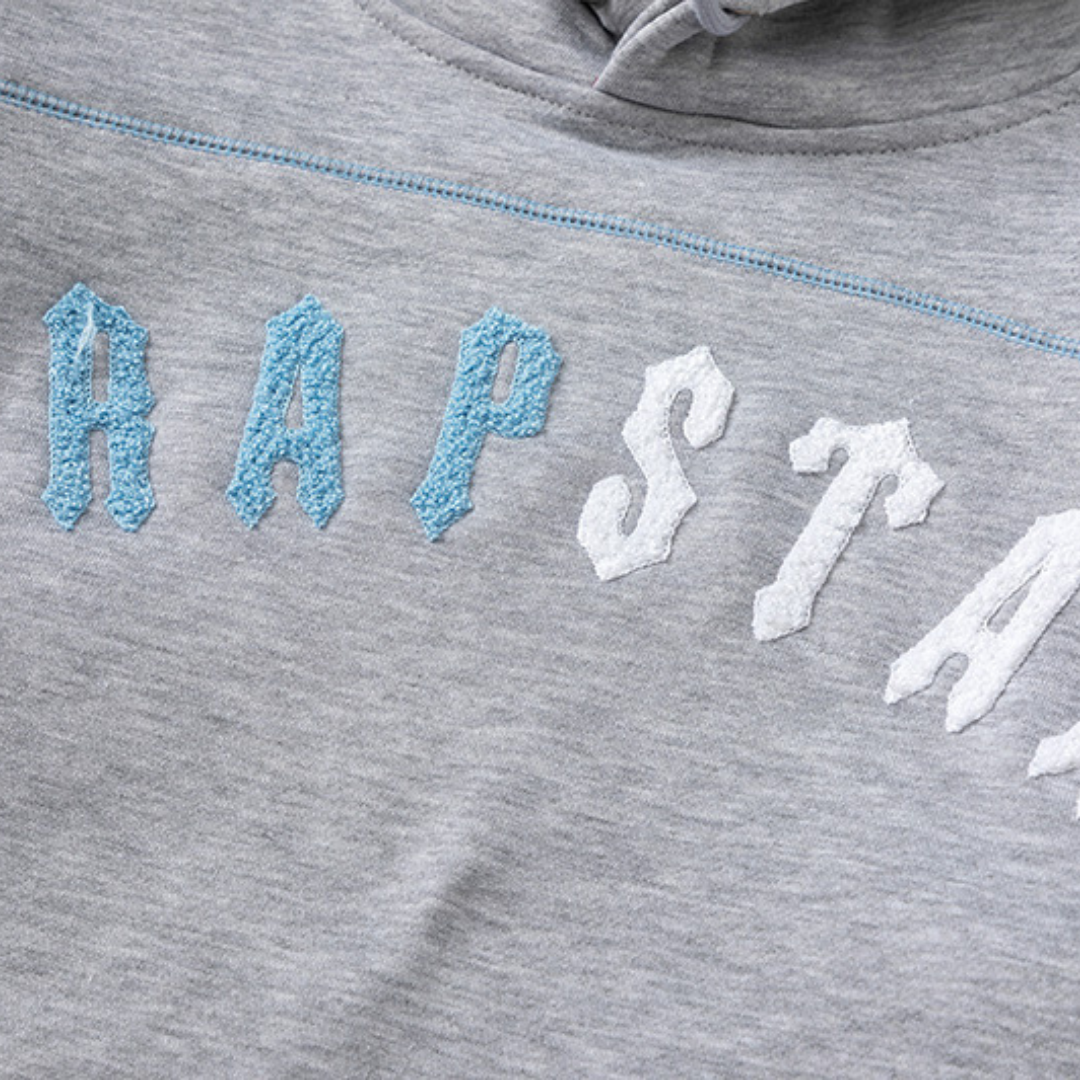 Trapstar Irongate Arch Ice Chenille Trainingsanzug Grau – Luxuriöser Freizeit-Zweiteiler Herren