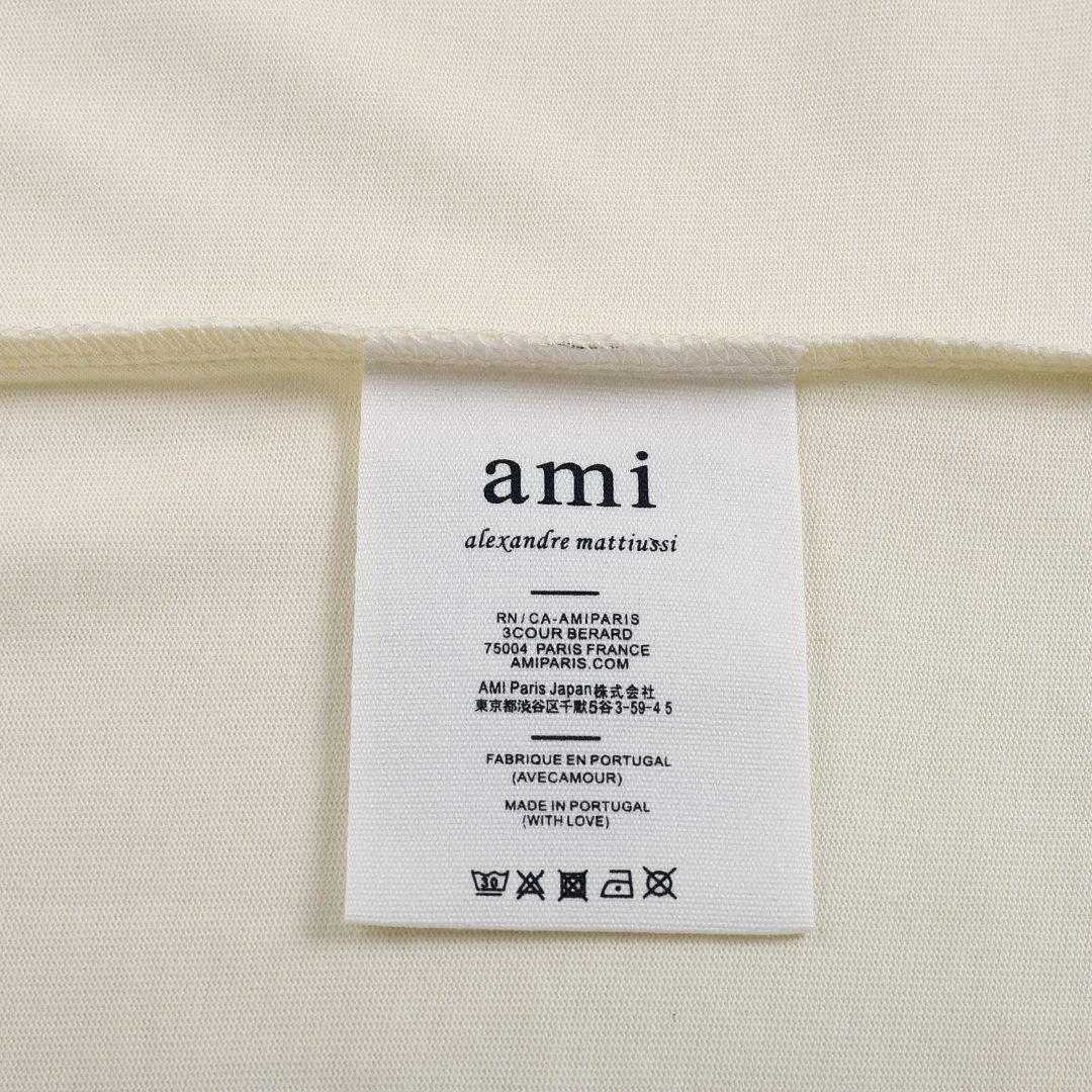 AMI Paris Baumwoll T-Shirt Herren: Stilvoll, Bequem, Herzlogo Design, Zeitlos Elegant
