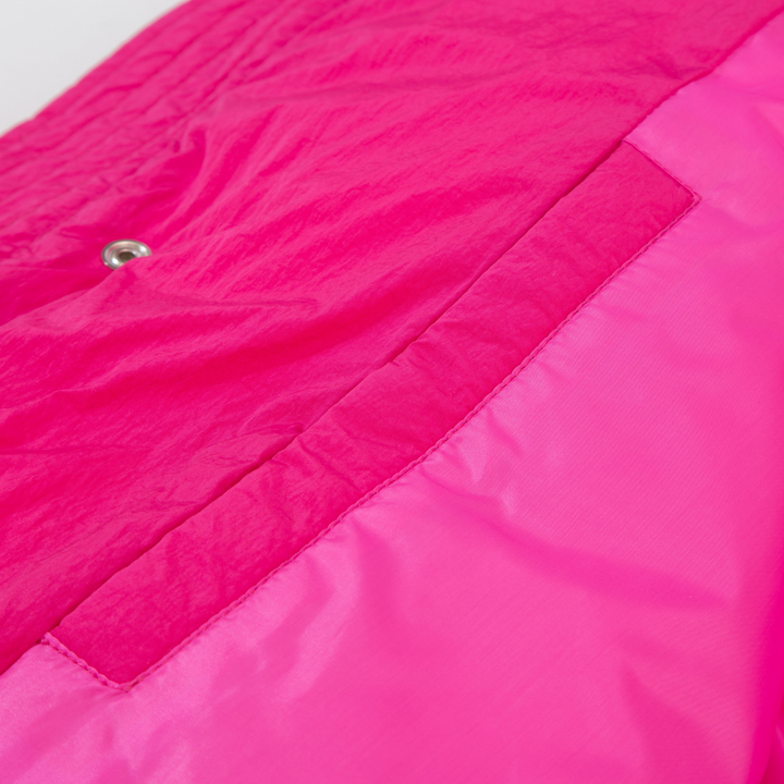 Luxuriöse AMI Paris Damen Rosa Pufferjacke: Trendige Wärme für Stilbewusste