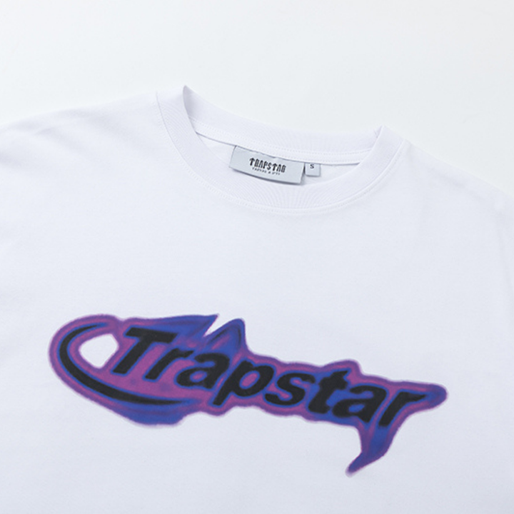 Trapstar Decoded Gradient Logo T-Shirt: Lässiges Streetwear Design, Hochwertige Baumwolle, Unisex