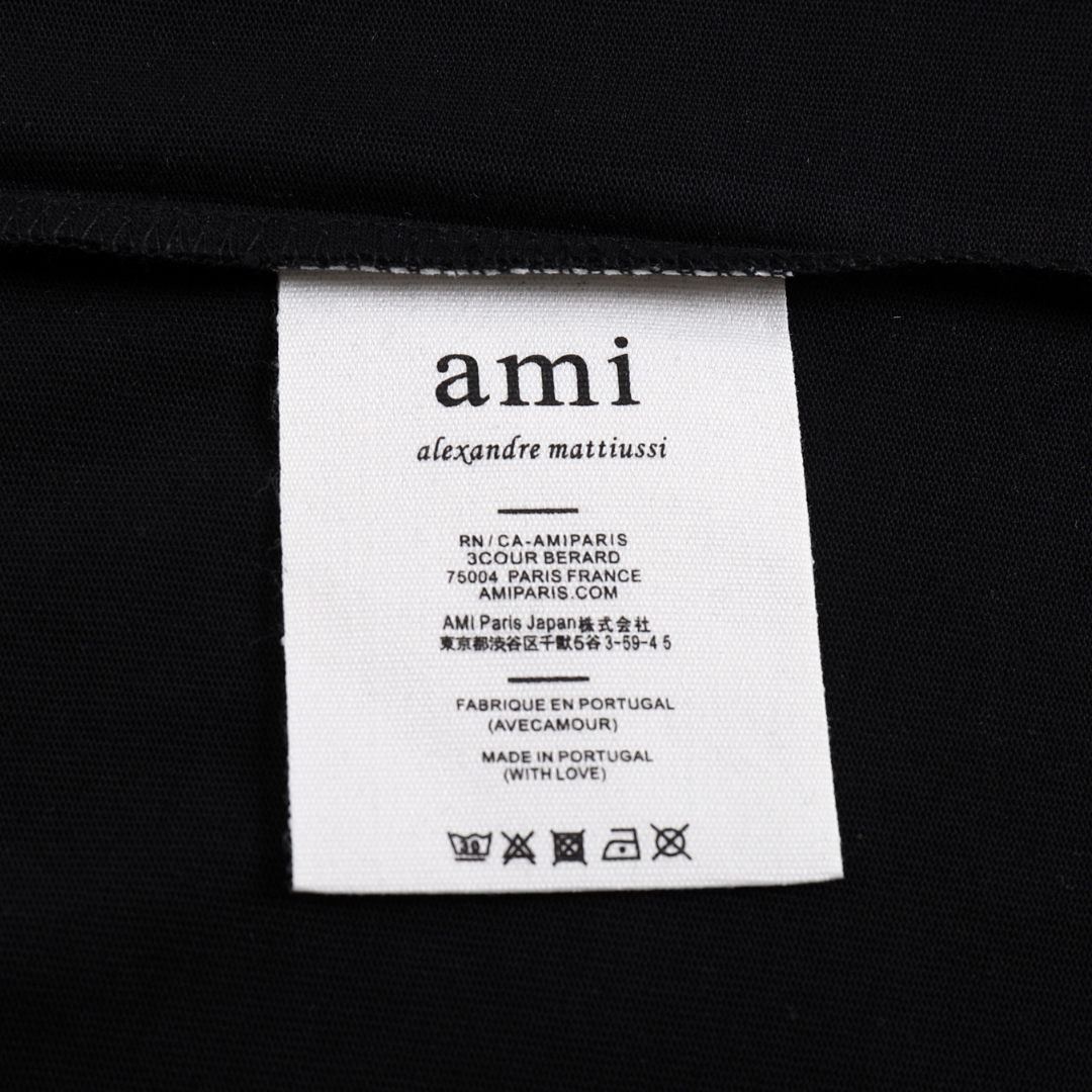 AMI Paris Unisex Herz-Logo T-Shirt: Premium Baumwolle für stilvollen Komfort