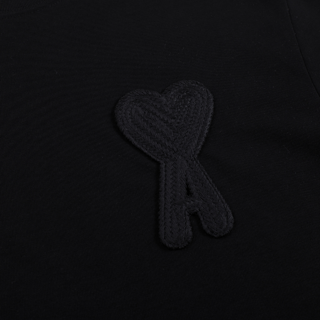 AMI Paris Unisex T-Shirt – Hochwertige Baumwolle, Herz-Logo, Französischer Stil