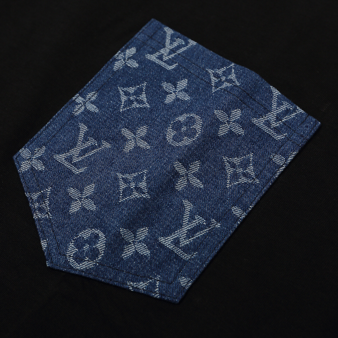 Luxuriöses Louis Vuitton Herren T-Shirt – Ikonisches Monogramm Design Baumwolle