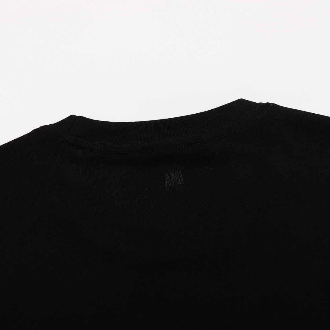 AMI Paris Unisex T-Shirt – Hochwertige Baumwolle, Herz-Logo, Französischer Stil