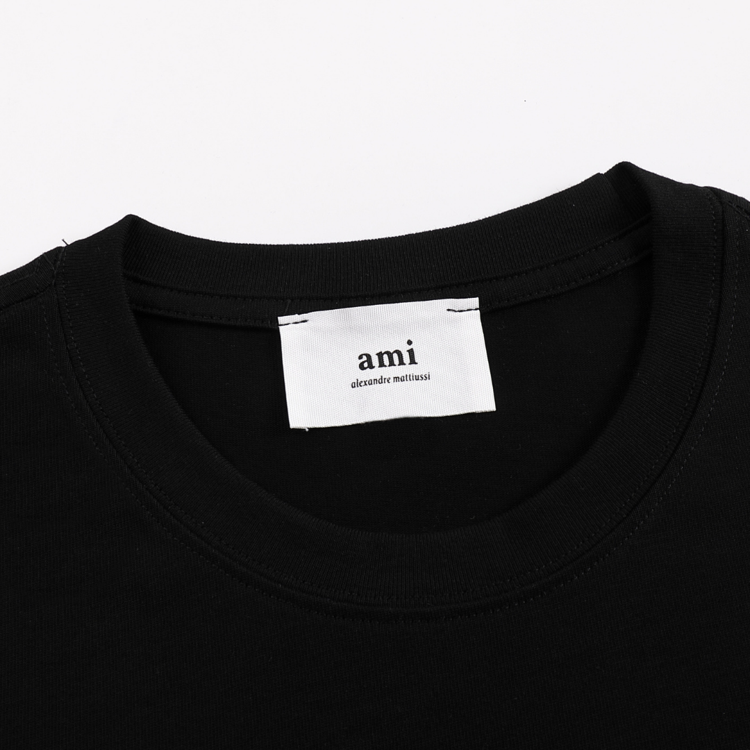 AMI Paris Unisex T-Shirt – Hochwertige Baumwolle, Herz-Logo, Französischer Stil