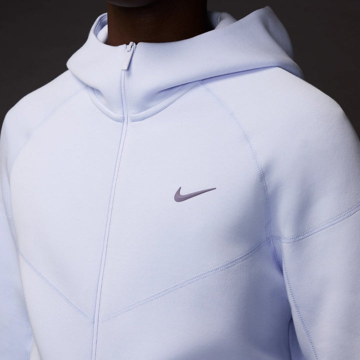 Nike NOCTA Lila Tech Fleece Set: Stylischer Hoodie & Jogginghose für Komfort