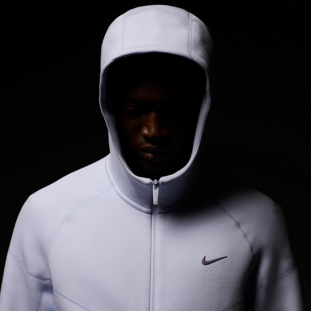 Nike NOCTA Lila Tech Fleece Set: Stylischer Hoodie & Jogginghose für Komfort