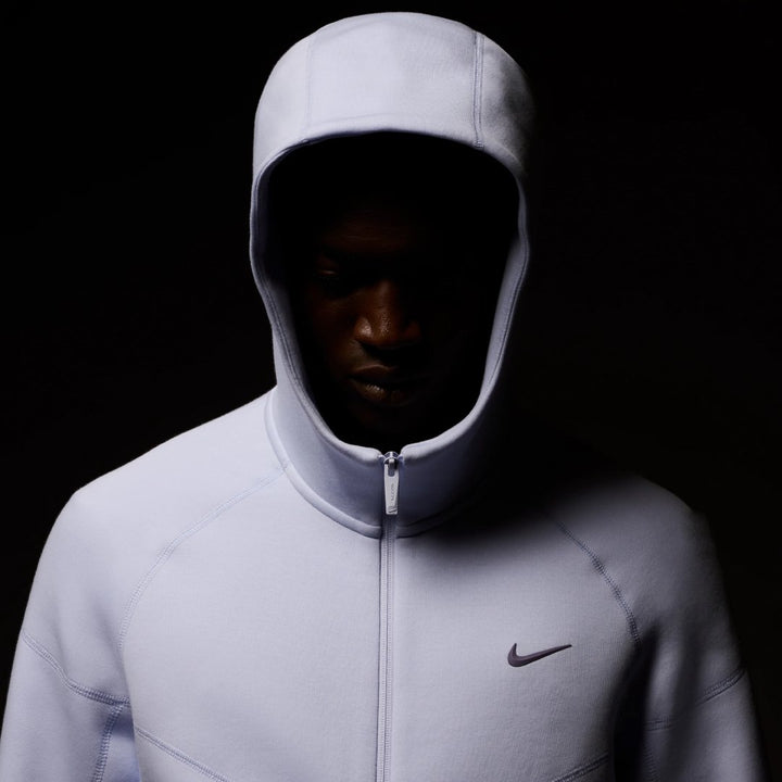 Nike NOCTA Lila Tech Fleece Set: Stylischer Hoodie & Jogginghose für Komfort