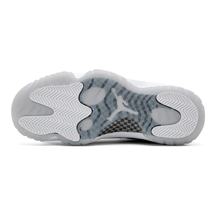 Opulenter Air Jordan 11 Retro WMNS 'Metallic Silver' Damen Sneaker: Glänzendes Design