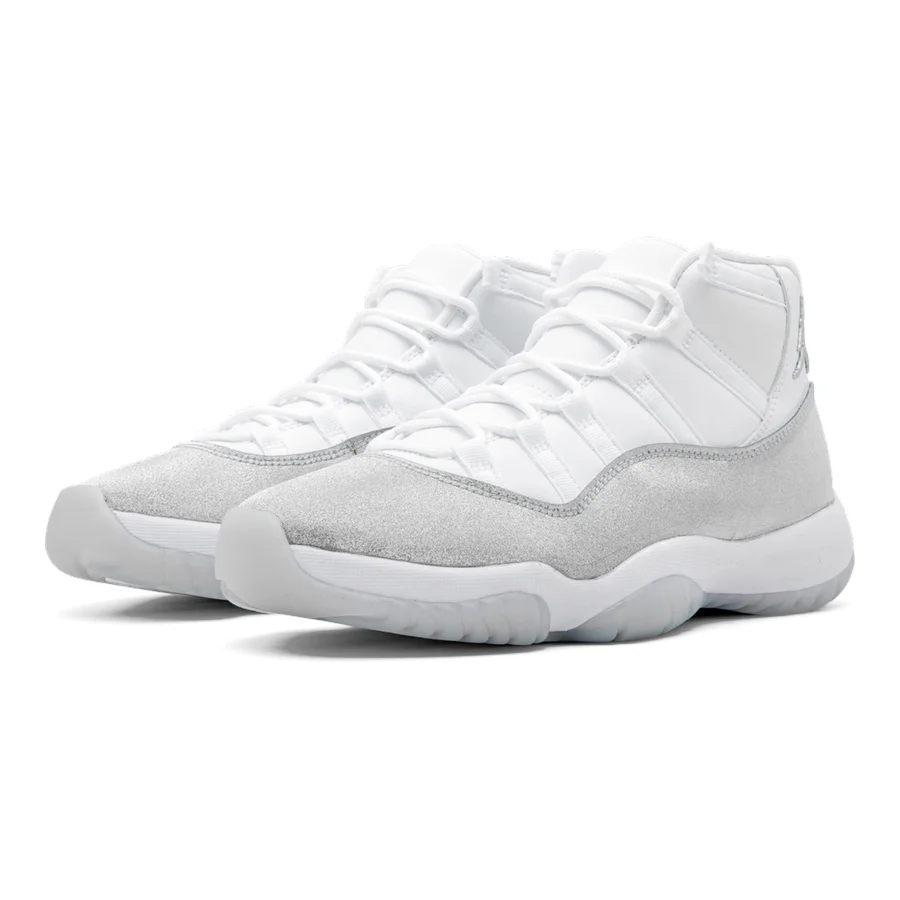 Opulenter Air Jordan 11 Retro WMNS 'Metallic Silver' Damen Sneaker: Glänzendes Design