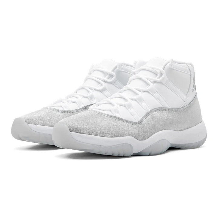 Opulenter Air Jordan 11 Retro WMNS 'Metallic Silver' Damen Sneaker: Glänzendes Design