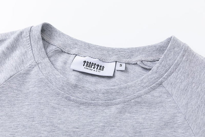 Trapstar Decoded Ice Shorts Set: Stilvolles Grau-Blau Chenille Sportswear Freizeit Set
