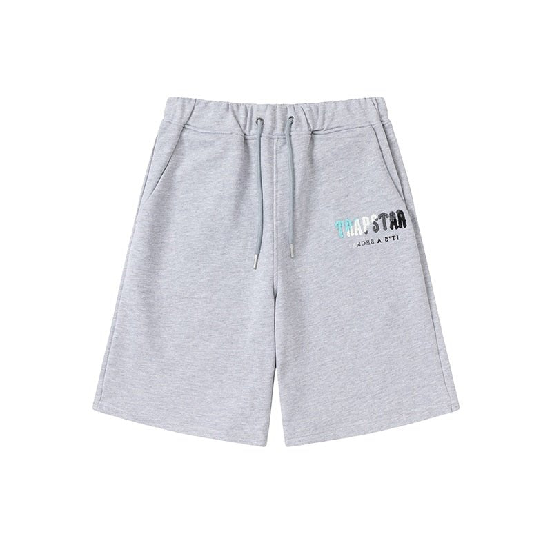 Trapstar Decoded Graues Chenille Kurzset - Stilvolles Sommer Streetwear Outfit Herren