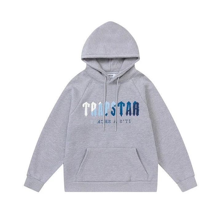 Trapstar Decoded Ice Chenille Trainingsanzug Grau – Luxuriöses Streetwear Set für Herren