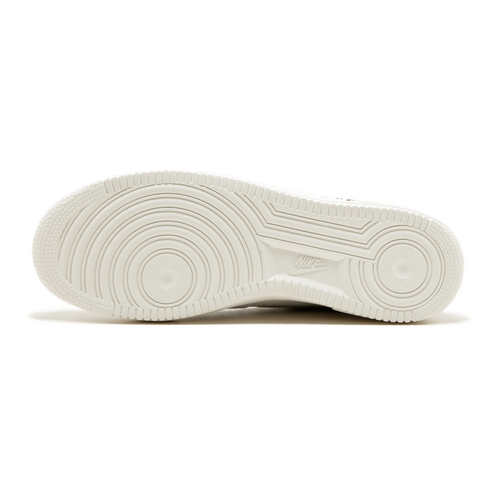 Exklusiver Nike Air Force 1 07 'Off-White ComplexCon' Sammler-Sneaker mit Silber-Swoosh