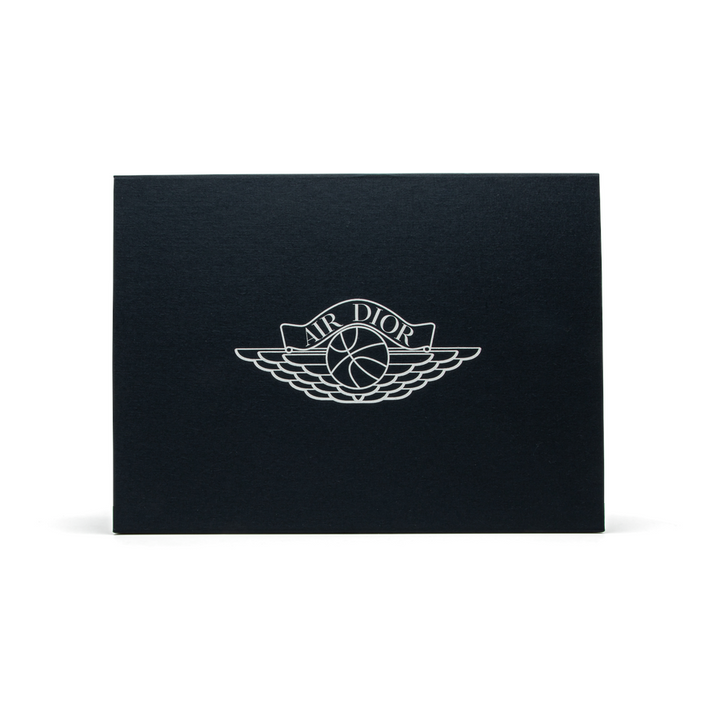 Exklusiver Air Jordan 1 Retro High Dior Sneaker | Luxuriöse Leder-Kollaboration | Sammlerstück