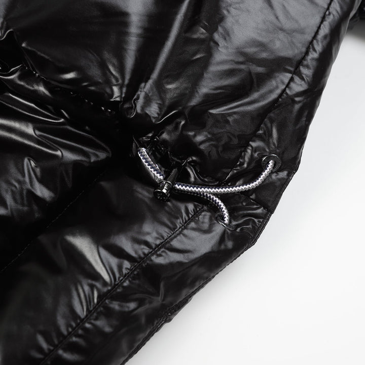 Exklusive Moncler Monogramm Kapuzenjacke: Luxuriöser Stil für Herren und Damen